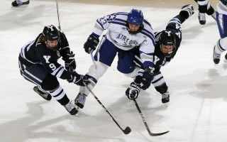 中甲升班马强势崛起！三队闯入冲超组，成都队登顶积分榜